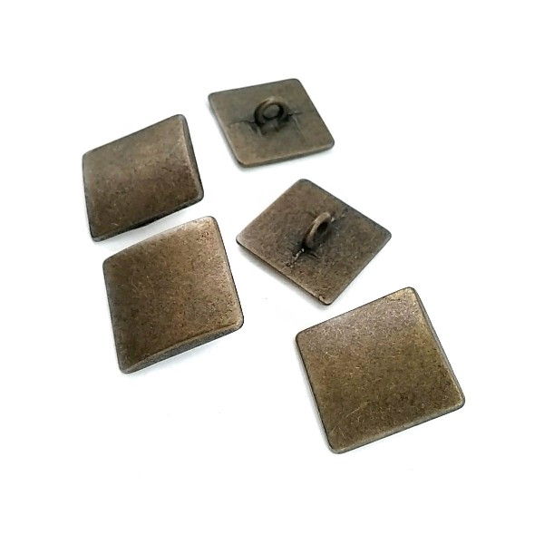 18 mm - 28 L Un Patterned Square Metal Button E 134