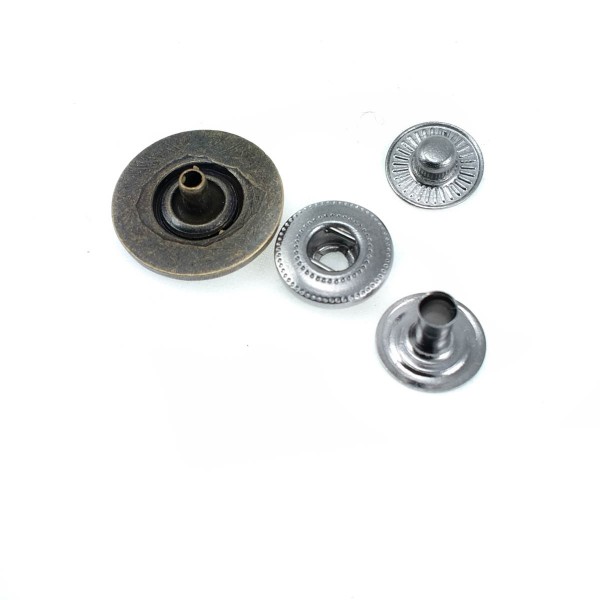 17 mm - 27 boy Metal Yıldız Tasarımlı Çıt çıt Düğme E 1482