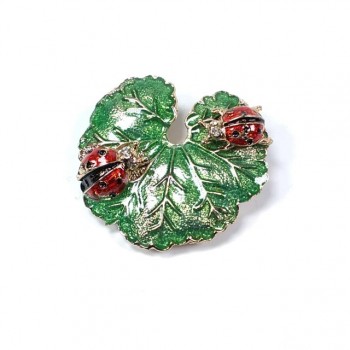 Brooch ladybug leaf shape BR002