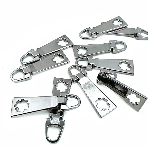 38 mm x 10 mm Zipper Pullers Clover Pattern B 120