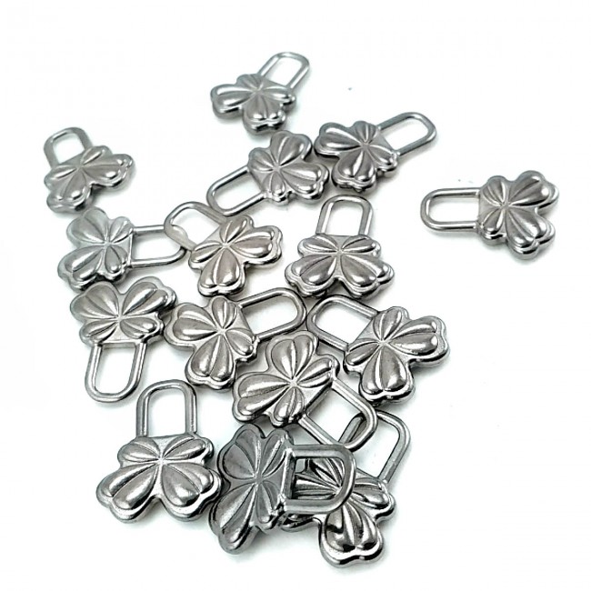 Fermuar elciği papatya şekil 18 mm x 14 mm E 2029 Fermuar elciği papatya şekil 18 mm x 14 mm E 2029