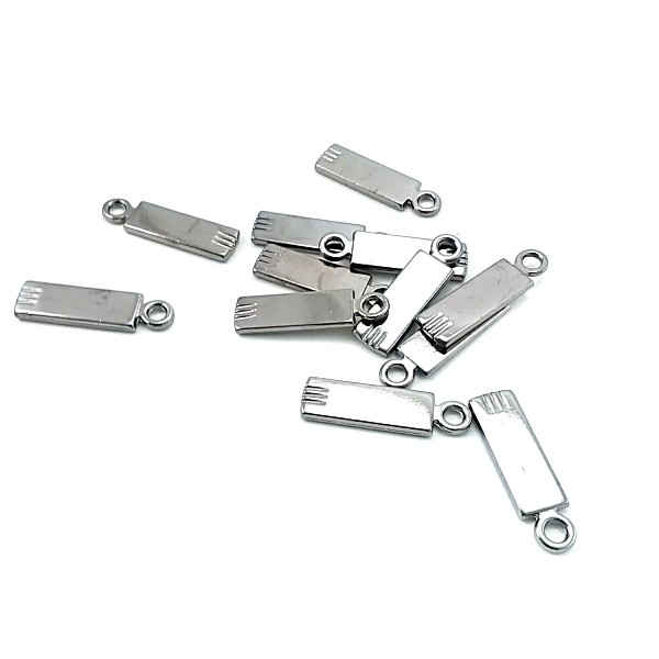 28 mm x 8 mm Simple and Stylish Zipper Puller E 555