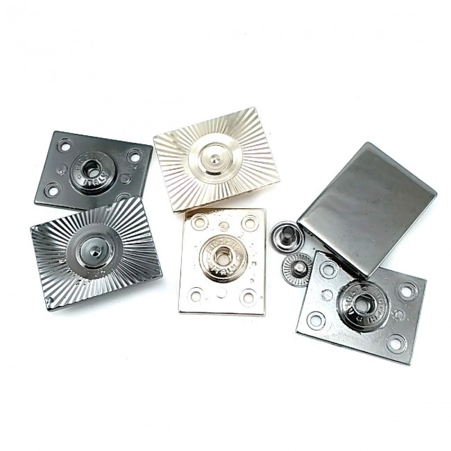 32 x 25 mm Desenli Dikdörtgen Metal Çıtçıt Düğme EK 1701 32 x 25 mm Desenli Dikdörtgen Metal Çıtçıt Düğme EK 1701