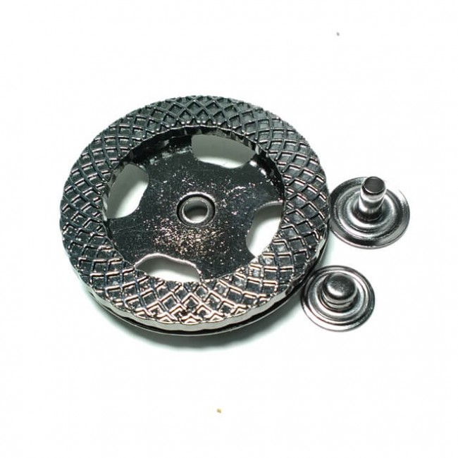 Yuvarla ve desenli metal çıtçıt düğme çap 38 mm B 103 Yuvarla ve desenli metal çıtçıt düğme çap 38 mm B 103