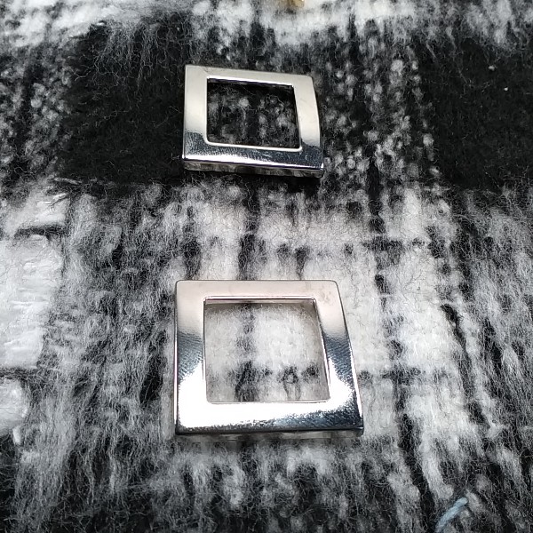 Metal çift parça çıtçıt düğme kare şekil 32 x 32 mm Е 1831