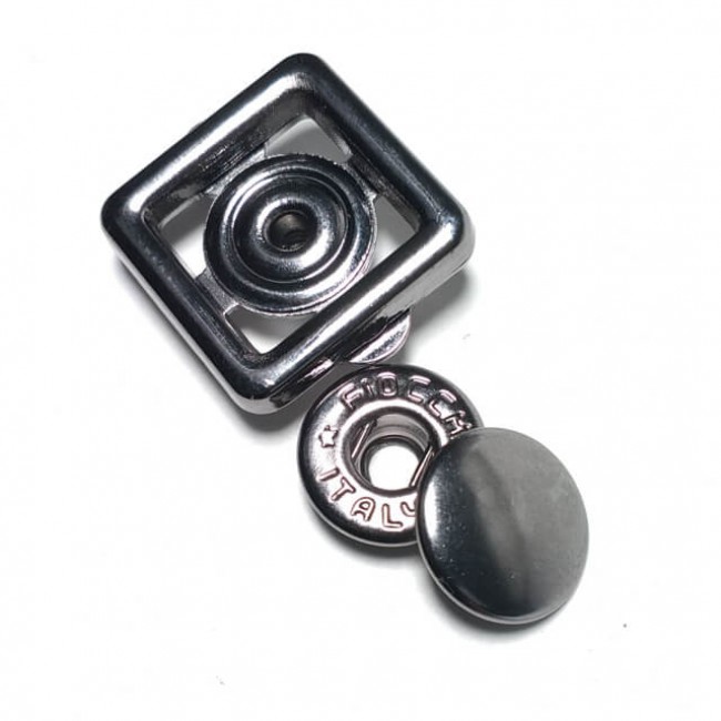 Metal kare çerçeve çift parça çıtçıt düğme 20 x 20 mm Е 1965 Metal kare çerçeve çift parça çıtçıt düğme 20 x 20 mm Е 1965