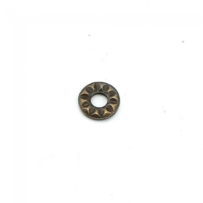 7 mm Halka Şekilli Piramit Metal Çerçeve Toka E 34 7 mm Halka Şekilli Piramit Metal Çerçeve Toka E 34