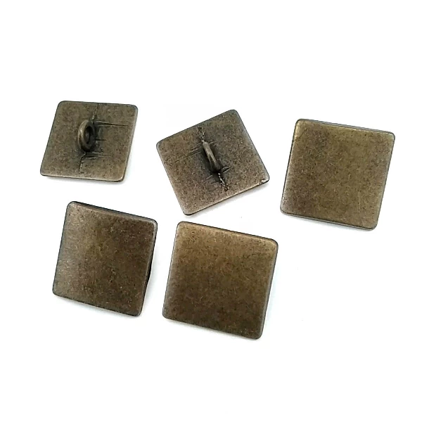 18 mm - 28 boy Desensiz Kare Metal  Düğme E 134