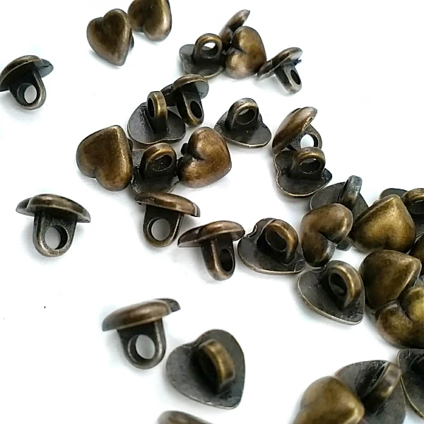 Kalp Şekilli Metal Ayaklı Düğme 9 mm - 18 boy E 1470