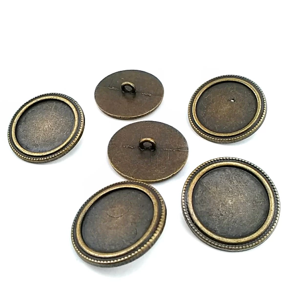 Sade Kenarları Noktalı Alttan Dikme Düğme 28mm - 46 boy E 596 Sade Kenarları Noktalı Alttan Dikme Düğme 28mm - 46 boy E 596