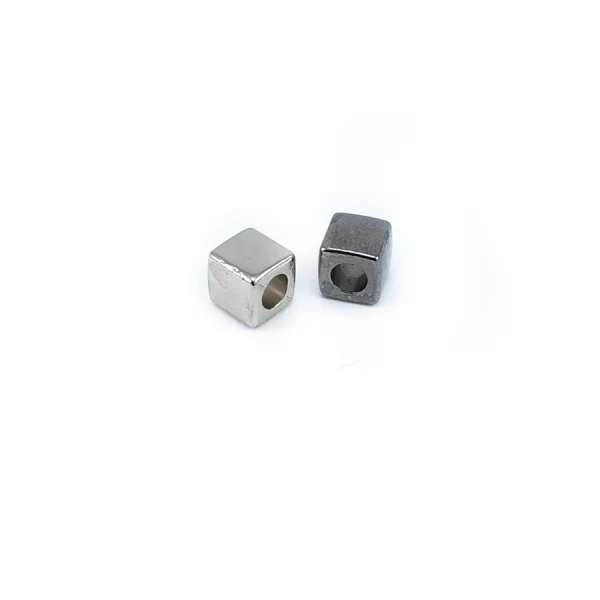 5 mm Çap Bağcık Ucu Küp Şekil Bağucu E 1804 5 mm Çap Bağcık Ucu Küp Şekil Bağucu E 1804