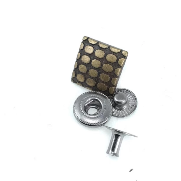 15 x 15 mm Çıt çıt Düğme Nokta Desenli E 171 15 x 15 mm Çıt çıt Düğme Nokta Desenli E 171
