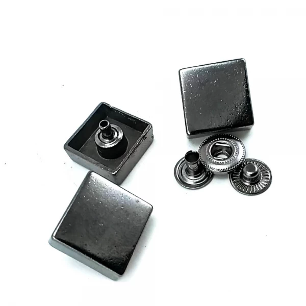 18 x 18 mm Kare Şekil Çıt çıt Düğme E 1748 18 x 18 mm Kare Şekil Çıt çıt Düğme E 1748