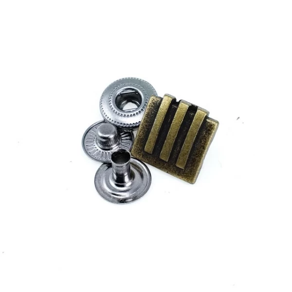 Kare çıtçıt düğme 14 x 14 mm E 347 Kare çıtçıt düğme 14 x 14 mm E 347