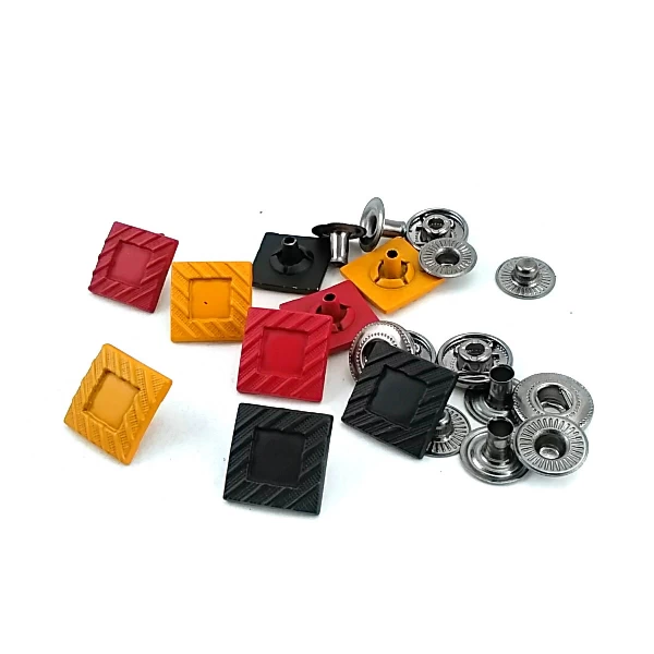 14 x 14 mm Mineli ve Boyalı Kare Çıtçıt Düğme Metal E 618 MN 14 x 14 mm Mineli ve Boyalı Kare Çıtçıt Düğme Metal E 618 MN