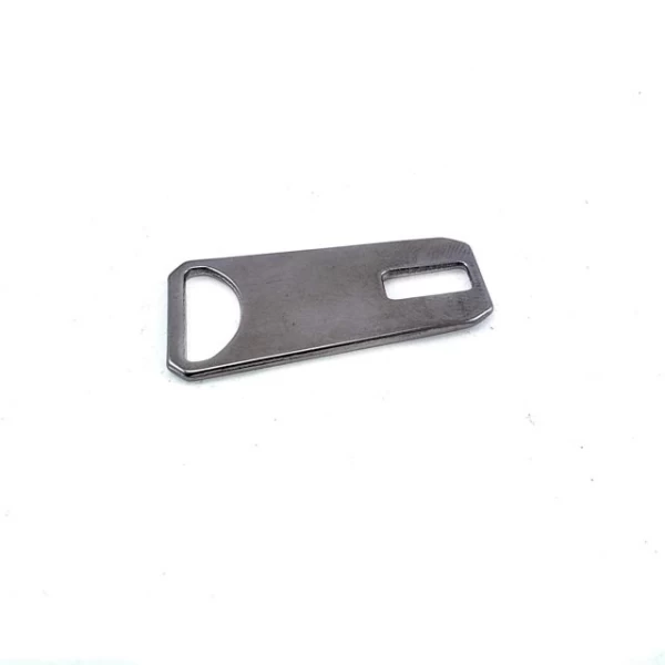 Dış giyim fermuar elciği 30 mm x 15 mm E 1703
