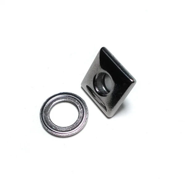 Metal Kuşgözü küçük kare şekil 11 x 11 mm E 2050 Metal Kuşgözü küçük kare şekil 11 x 11 mm E 2050