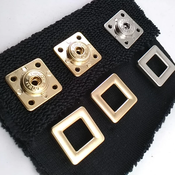 25 x 25 mm Estetik Kare Mont ve Kaban Çıtçıt Düğme E 1282 25 x 25 mm Estetik Kare Mont ve Kaban Çıtçıt Düğme E 1282