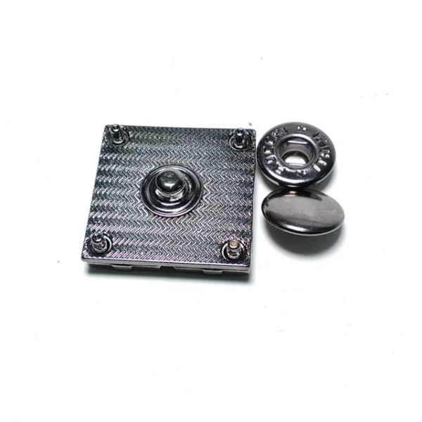 Kare çıtçıt düğme 25 x 25 mm E 1738