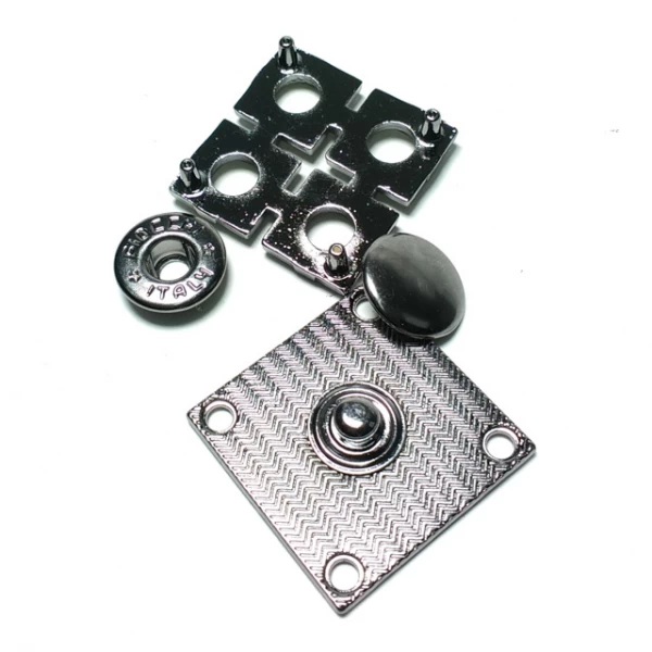 Kare çıtçıt düğme 25 x 25 mm E 1738