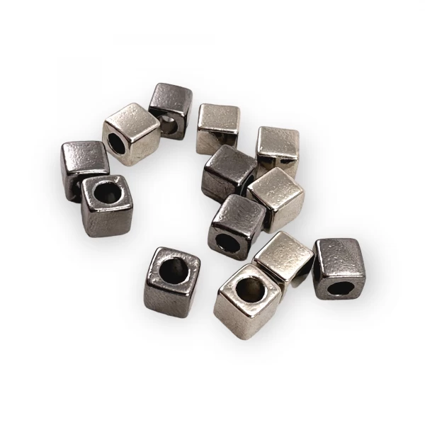 5 mm Çap Bağcık Ucu Küp Şekil Bağucu E 1804 5 mm Çap Bağcık Ucu Küp Şekil Bağucu E 1804