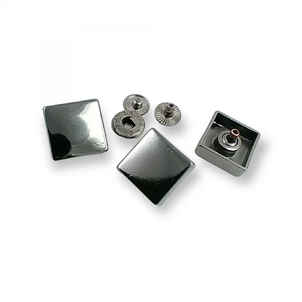 18 x 18 mm Kare Şekil Çıt çıt Düğme E 1748 18 x 18 mm Kare Şekil Çıt çıt Düğme E 1748