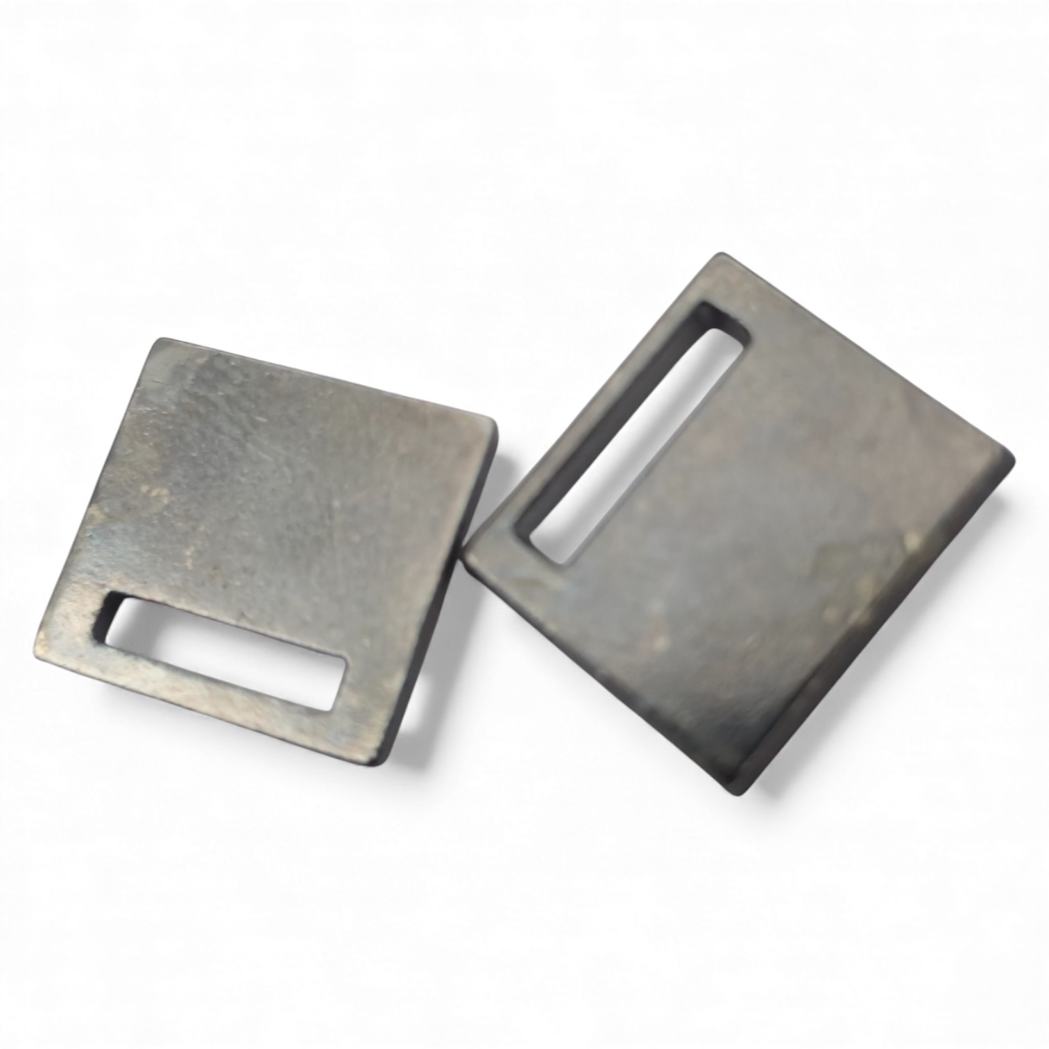 Dikdörtgen delikli Dikme etiket  15.1 mm x 13.4 mm E 1229