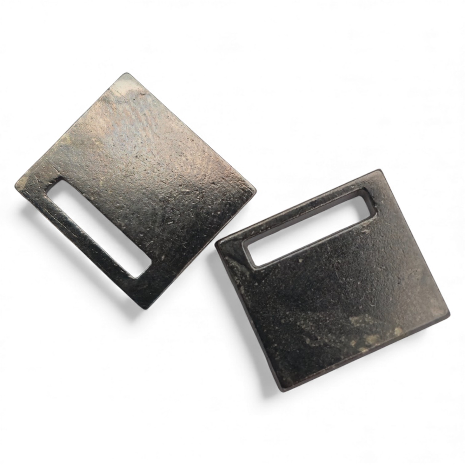 Dikdörtgen delikli Dikme etiket  15.1 mm x 13.4 mm E 1229
