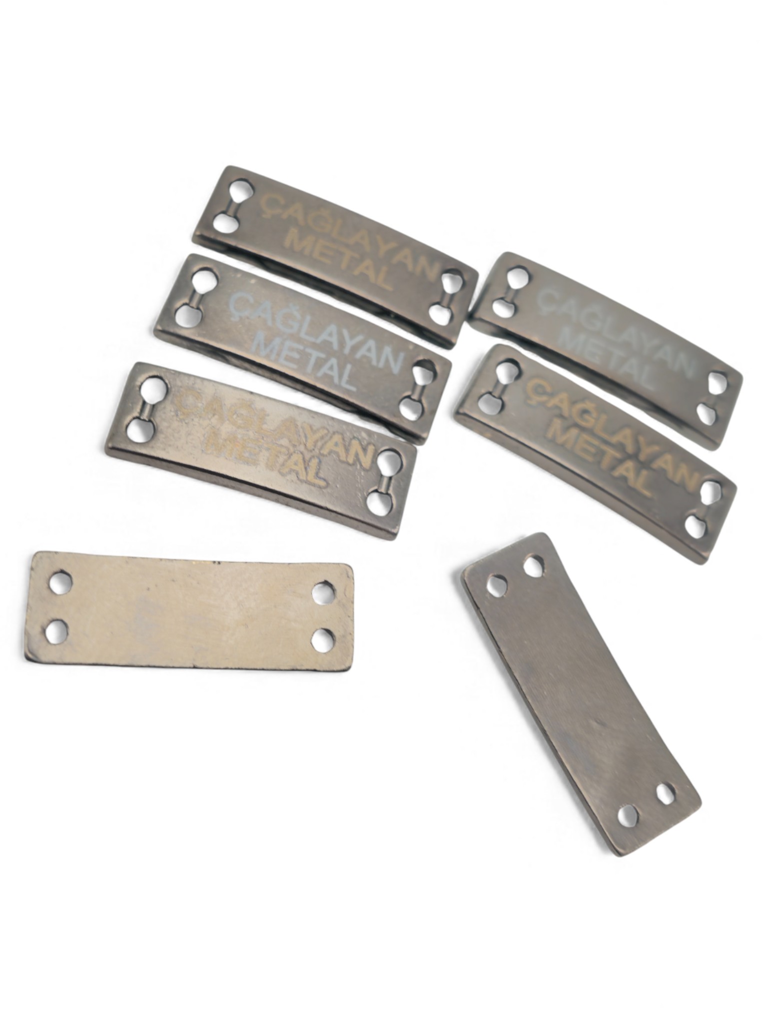 4 delikli Hafif Eğri Dikme etiket  21.5 mm x 7 mm E 1587