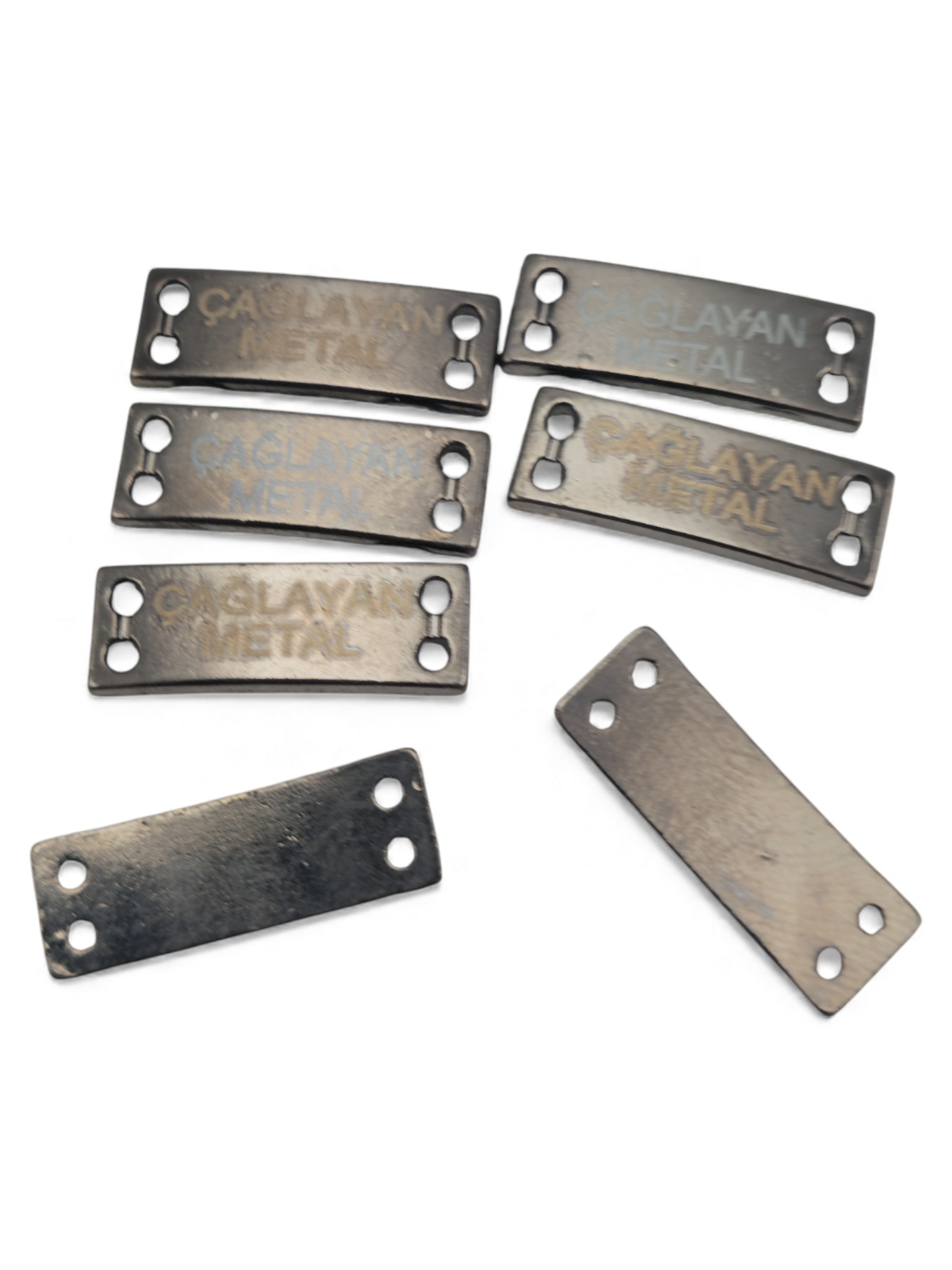 4 delikli Hafif Eğri Dikme etiket  21.5 mm x 7 mm E 1587