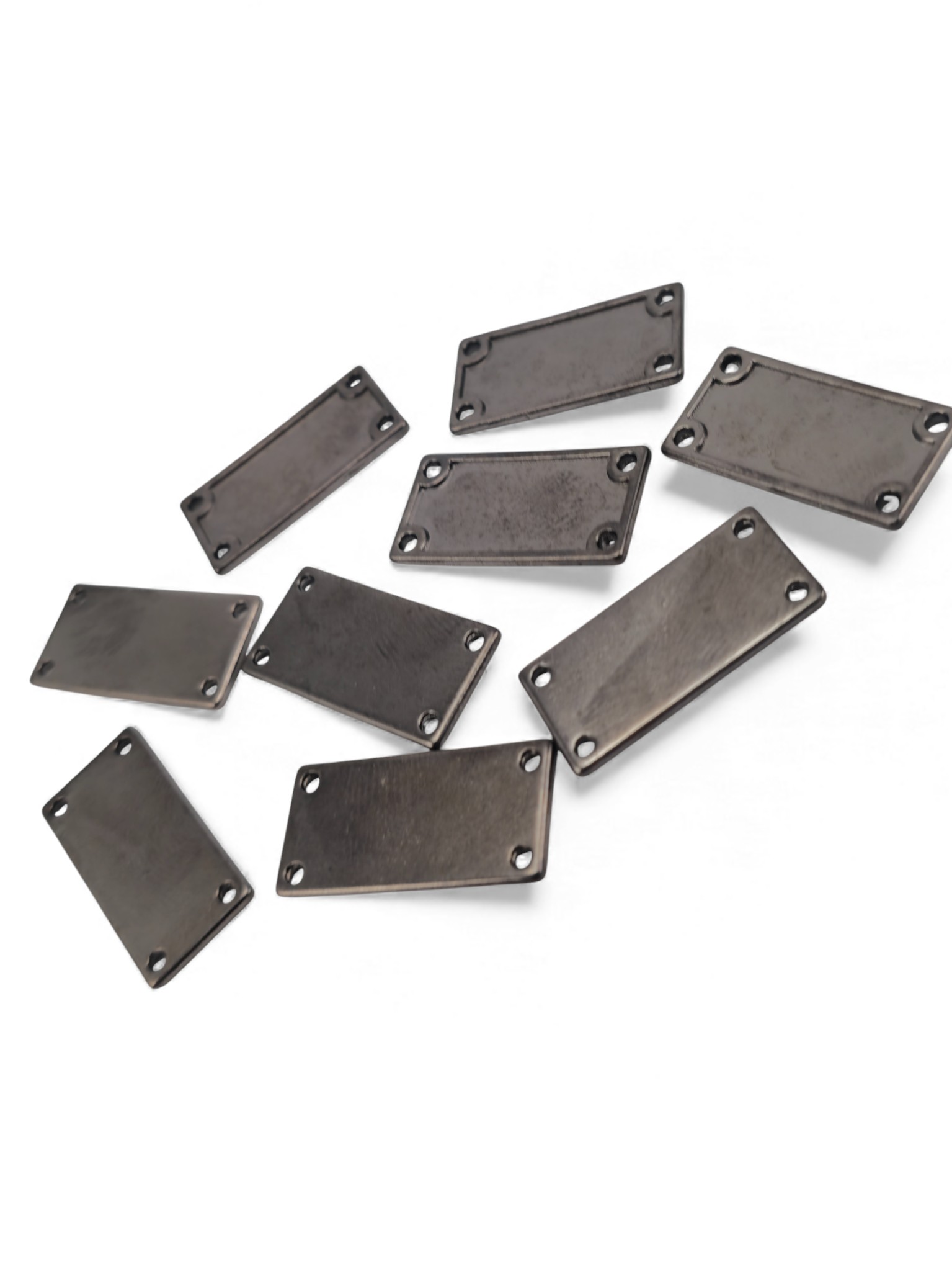 4 Delikli Metal Plaka – Etiket Bağlantı Plakası  22 mm x 11 mm E 1745