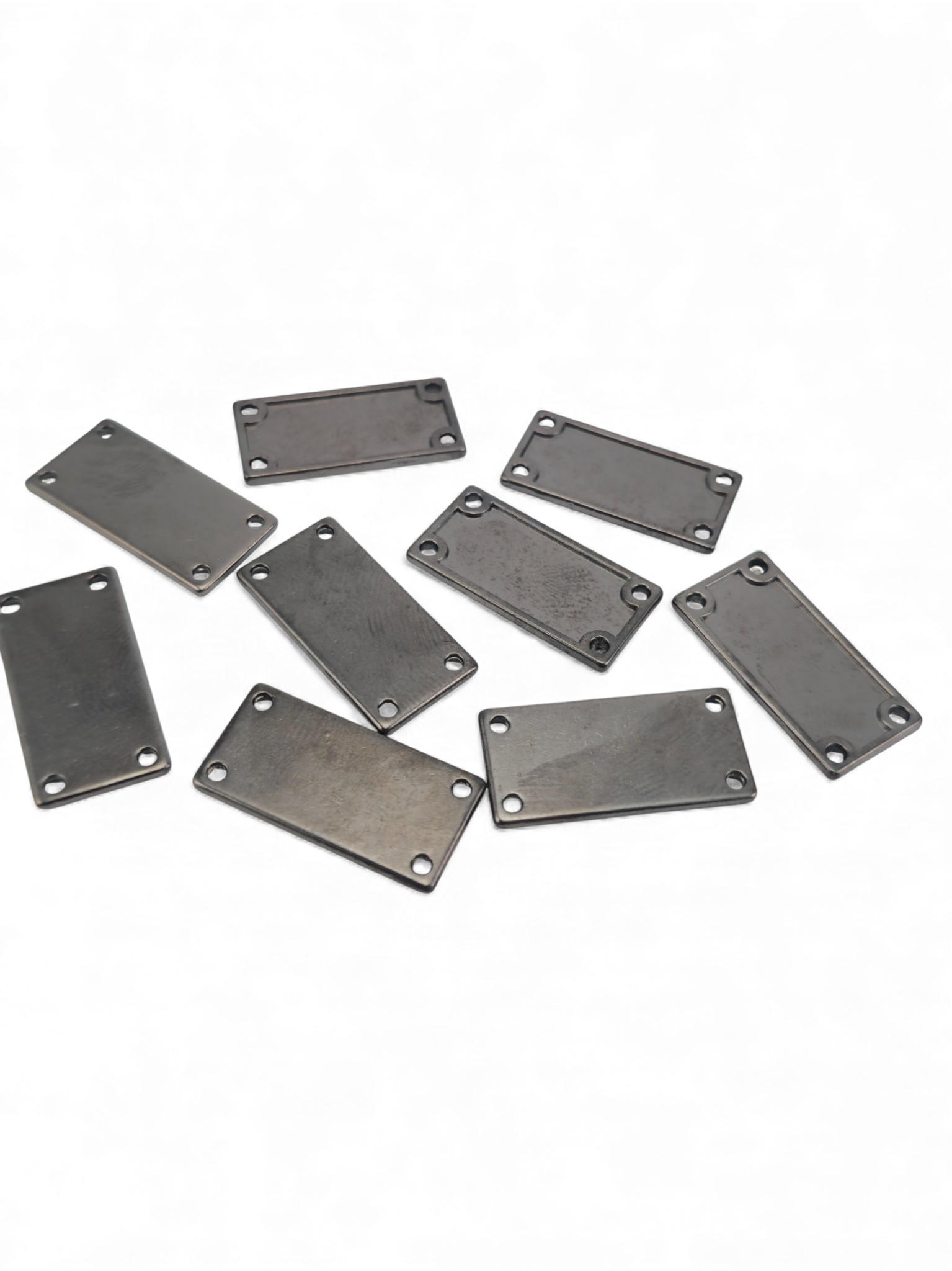 4 Delikli Metal Plaka – Etiket Bağlantı Plakası  22 mm x 11 mm E 1745
