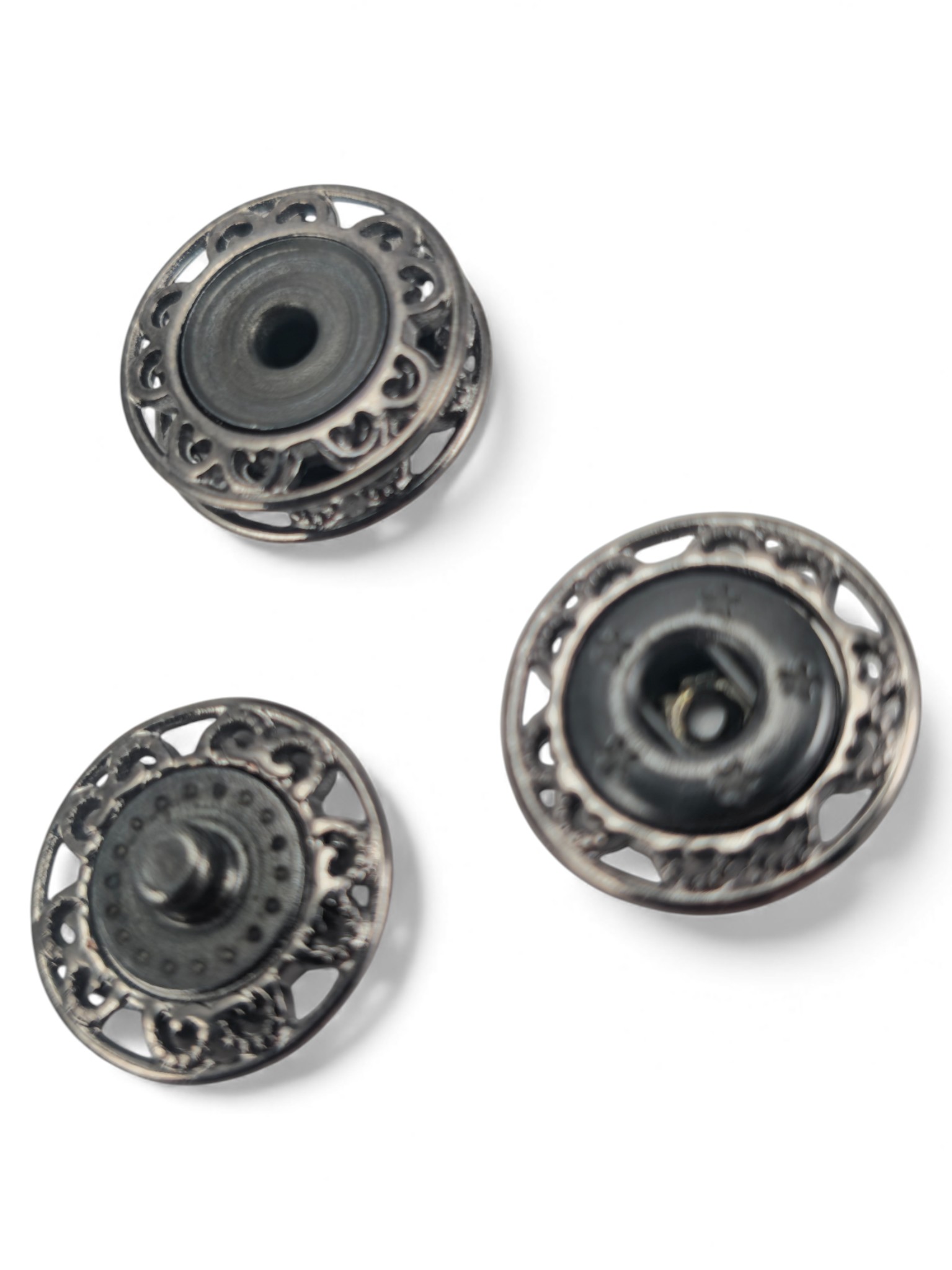 24.7 mm carved flower – baroque curl pattern snap fastener E 2229