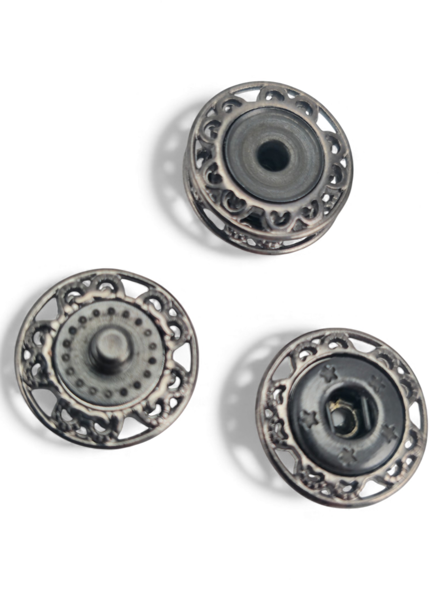 24.7 mm carved flower – baroque curl pattern snap fastener E 2229