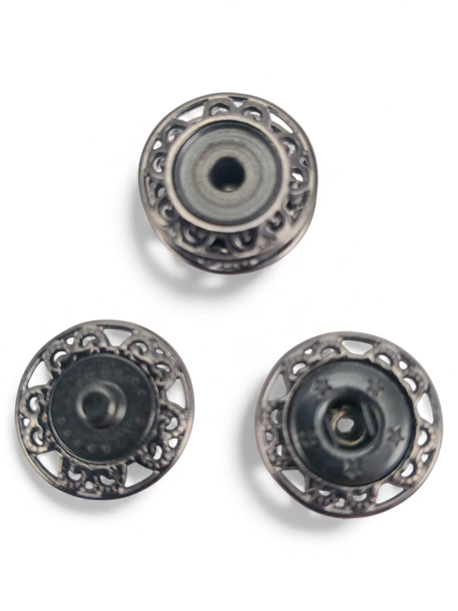 24.7 mm carved flower – baroque curl pattern snap fastener E 2229