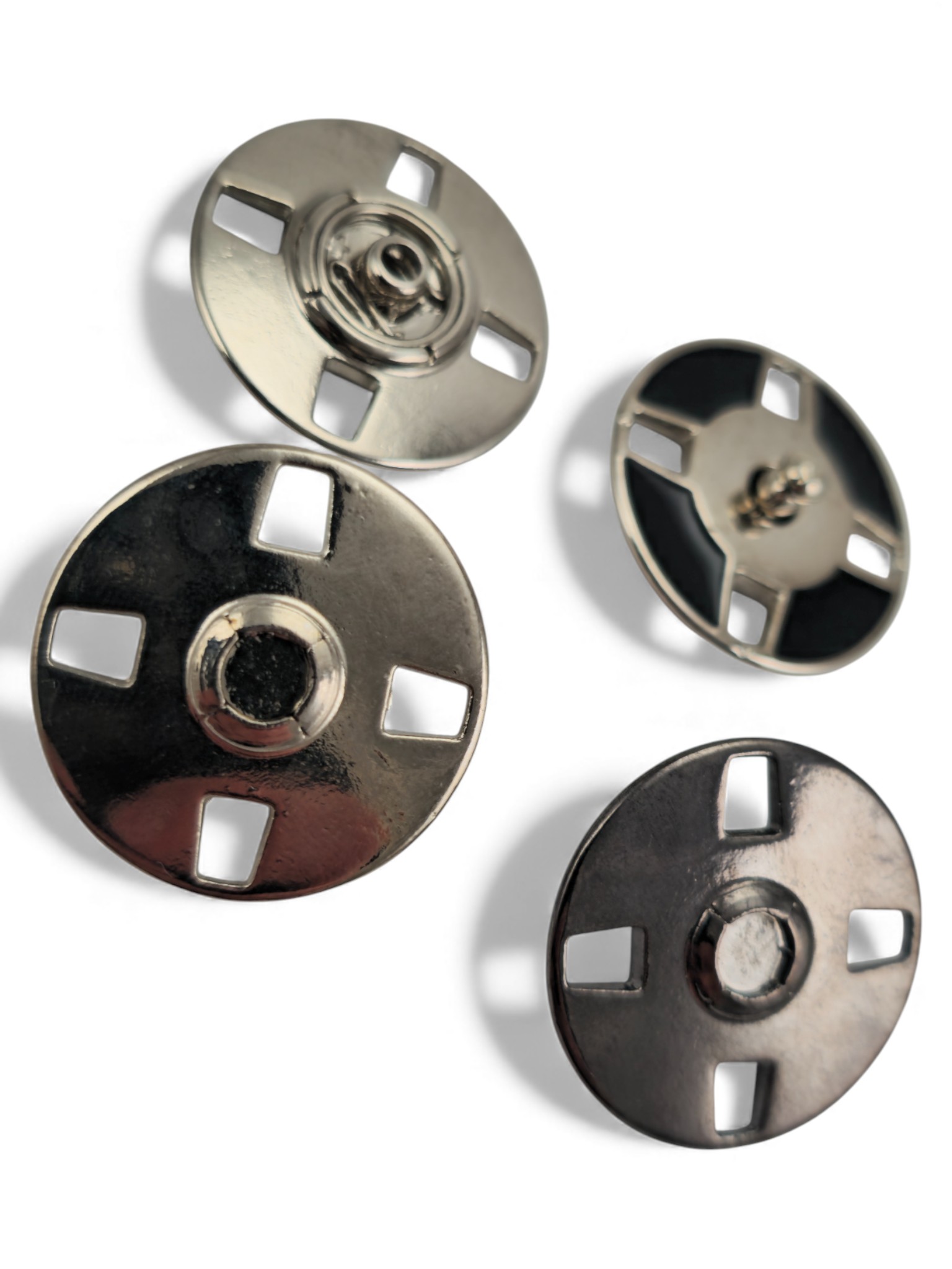 Dekoratif Kapaklı 4 Delikli Dikişli Çıtçıt 24 mm E 2240