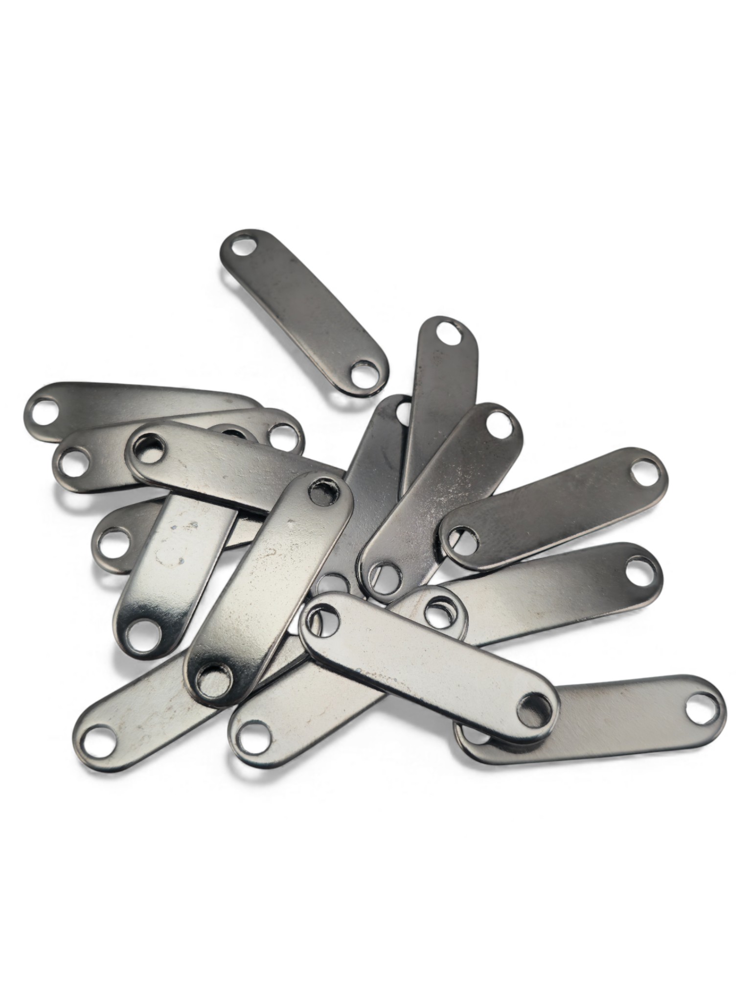 Eğri Metal Etiket Bağlantı Plakası 2 Delikli  28.6 mm x 8 mm E 677