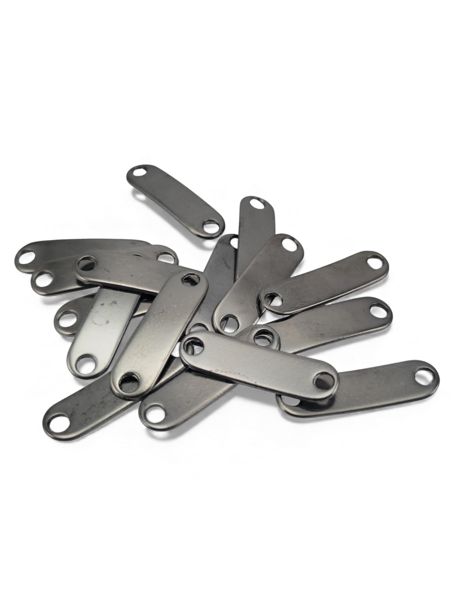 Eğri Metal Etiket Bağlantı Plakası 2 Delikli  28.6 mm x 8 mm E 677