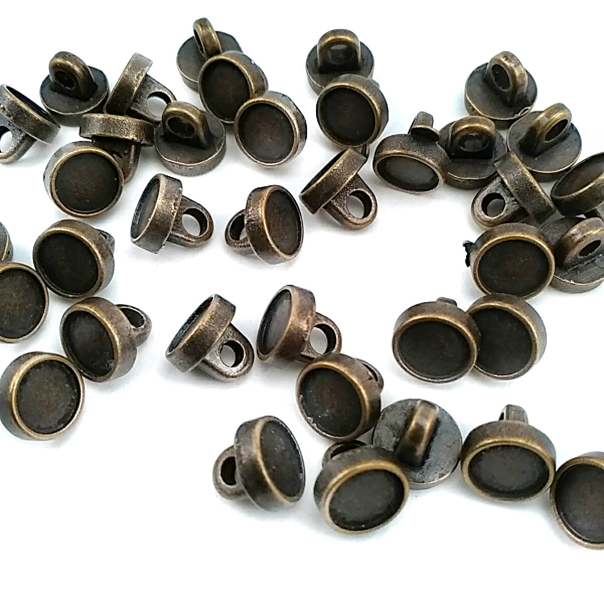 7.7 mm - 13 boy Metal Ayaklı Mineli Düğme E 1513