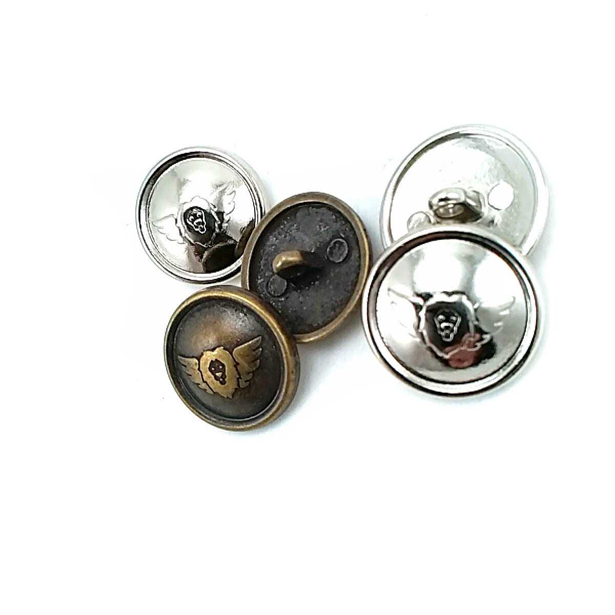 20 mm - 39 boy Aslan Kafalı Metal Ayaklı Düğme E 565