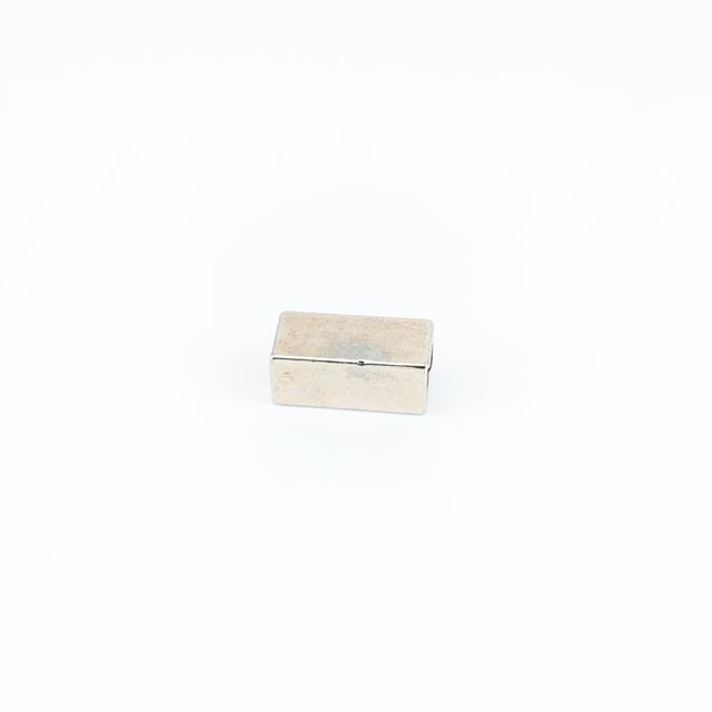 Metal bağucu sade dikdörtgen şekil çap 6 mm boy 14 mm E 1694