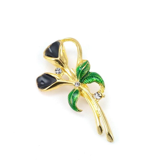 Product view of flower bouquet brooch