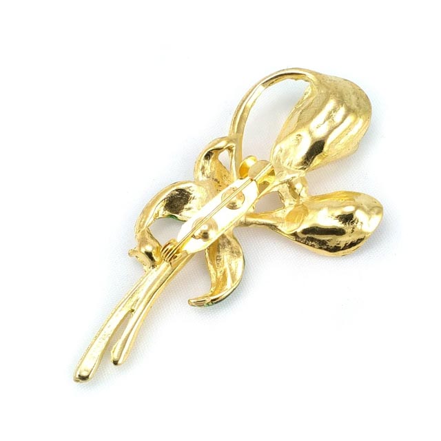 Product view of flower bouquet brooch