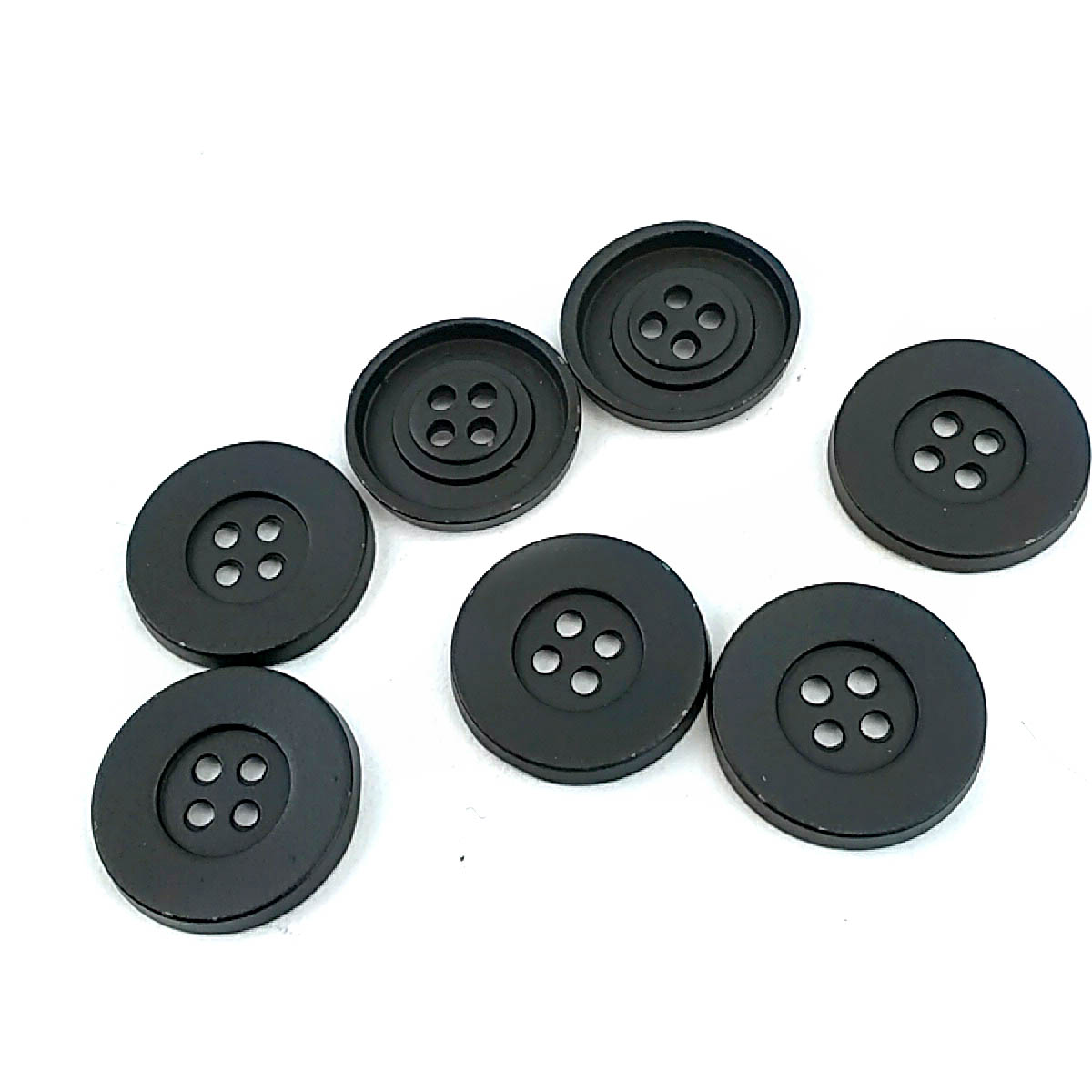 Metal button with four holes 22 mm E 42