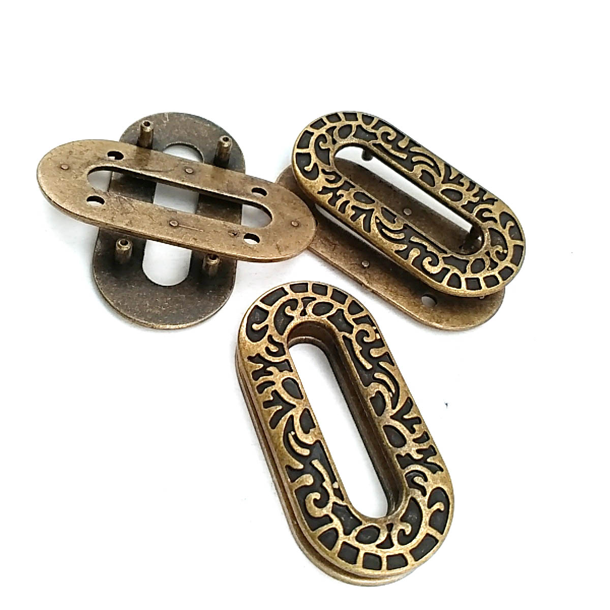 Oval kenarlı ve desenli metal kuşgözü 28 x 40 mm E 664