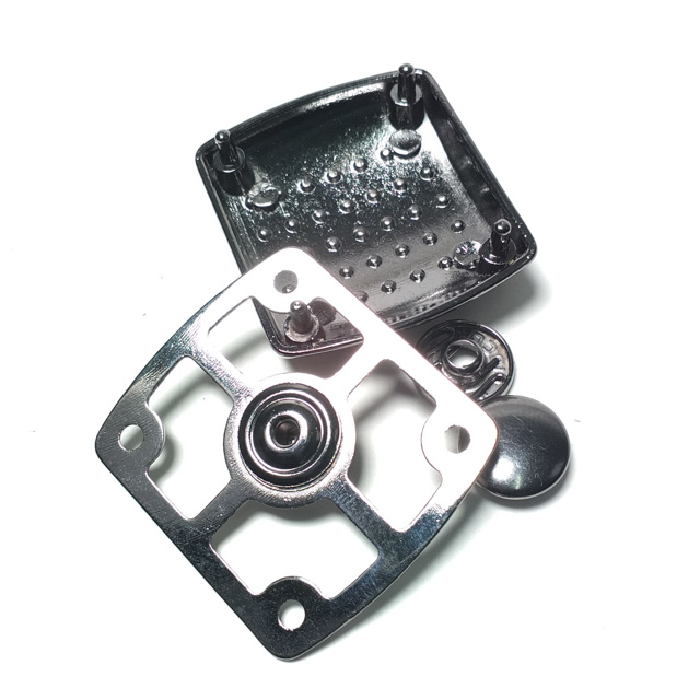Large square snap button 38 x 34 mm